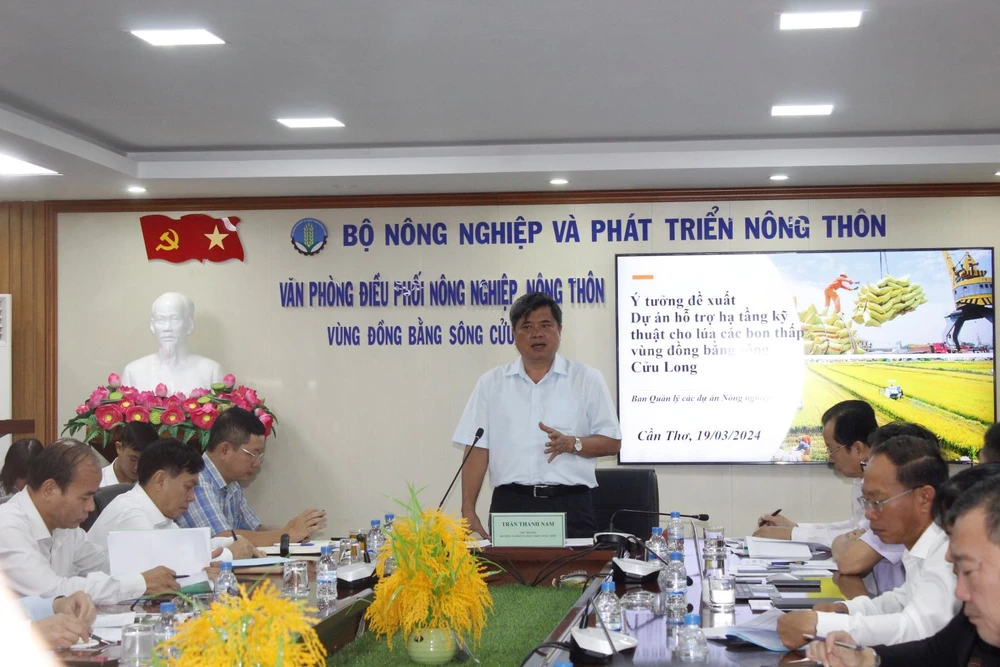 Thứ trưởng Bộ NN&PTNT Trần Thanh Nam chủ trì hội thảo góp ý Dự án hỗ trợ hạ tầng kỹ thuật cho lúa carbon thấp vùng ĐBSCL trên cơ sở Đề án 1 triệu ha lúa chất lượng cao, phát thải thấp. Ảnh: NHẪN NAM góp ý Dự án hỗ trợ hạ tầng kỹ thuật cho lúa carbon thấp vùng ĐBSCL.