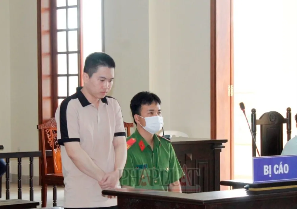 nhân viên ngân hàng lừa khách hàng 5,5 tỉ chơi tiền điện tử