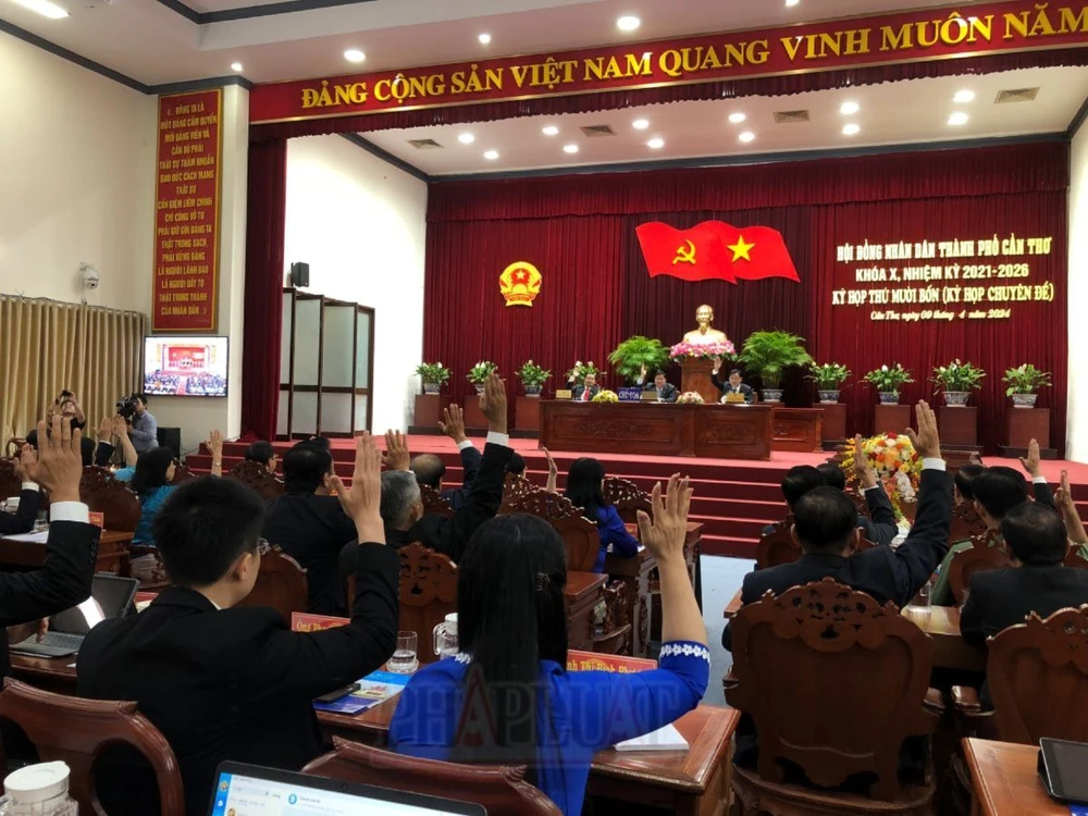 Kỳ họp chuyên đề HĐND TP Cần Thơ ngày 9-4 đã thông qua nhiều nghị quyết quan trọng. Ảnh: NHẪN NAM Kỳ họp chuyên đề HĐND TP Cần Thơ ngày 9-4.