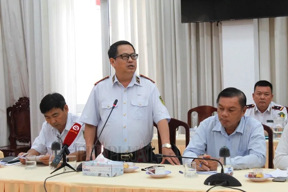 Ông Trần Văn Minh - Giám đốc Cảng vụ đường thủy nội địa khu vực IV phát biểu tại buổi giám sát ngày 12-4. Ảnh: NHẪN NAM Giám đốc Cảng vụ đường thủy nội địa khu vực IV Trần Văn Minh