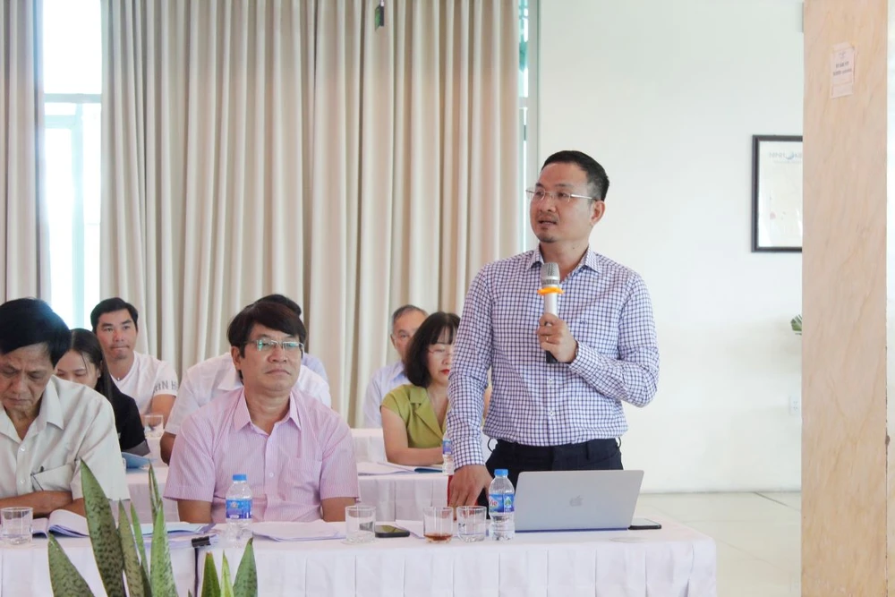 Công chứng viên Nguyễn Hồ Phương Vinh nêu ý kiến tại tọa đàm góp ý Luật Công chứng sửa đổi ngày 13-4. Ảnh: NHẪN NAM Đại biểu tham gia tọa đàm góp ý Luật Công chứng sửa đổi