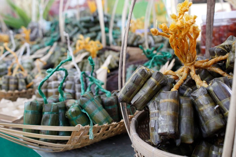 Những chiếc bánh nhỏ xinh, lưu giữ ấu thơ của bao người Nam bộ. Ảnh: NHẪN NAM le-hoi-banh-dan-gian-3.jpg