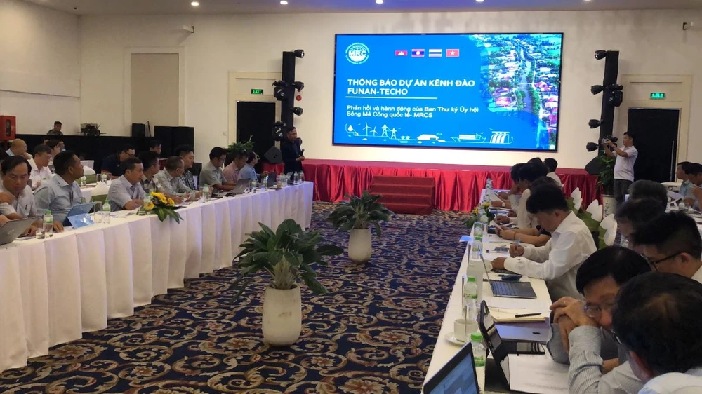 Ủy ban sông Mê Công Việt Nam tham vấn các chuyên gia về dự án kênh đào Funan Techo của Camphuchia. Ảnh: NHẪN NAM Tham vấn dự án kênh đào Funan Techo.