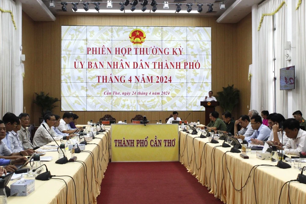 Phiên họp thường kỳ UBND TP Cần Thơ tháng 4. Ảnh: NHẪN NAM phien-hop-ubnd-can-tho.JPG