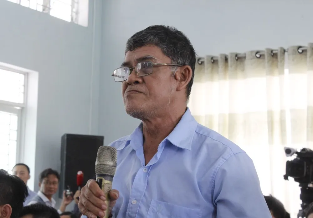 Cử tri Lý Minh Dũng phát biểu ý kiến tại buổi tiếp xúc Đoàn Đại biểu Quốc hội TP Cần Thơ chiều 12-5. Ảnh: NHẪN NAM Thủ tướng tiếp xúc cử tri Cần Thơ chiều 12-5.