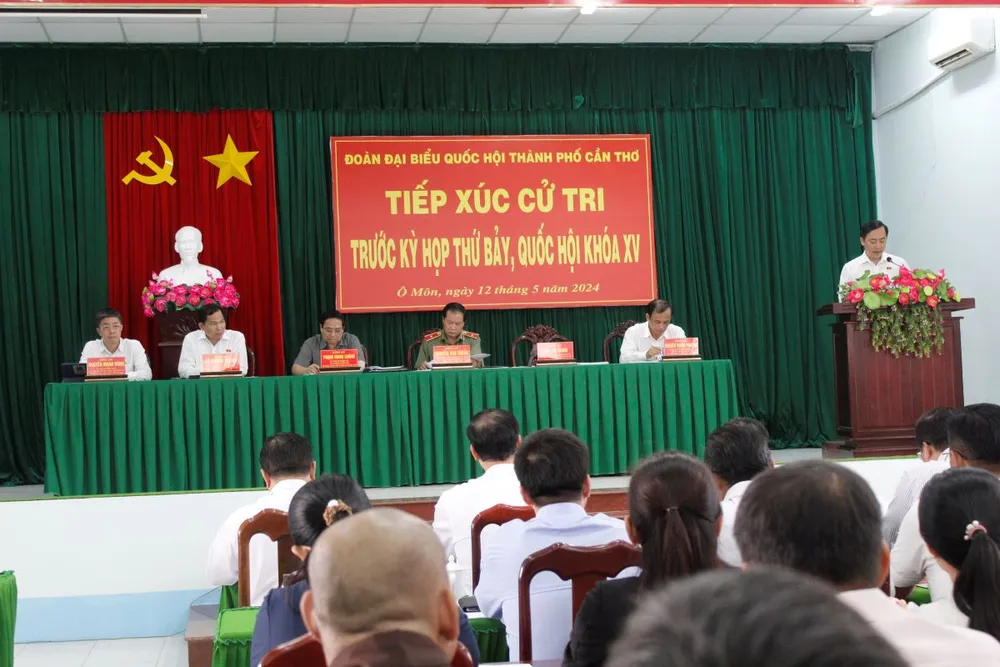 Đoàn Đại biểu Quốc hội TP Cần Thơ tiếp xúc cử tri Ô Môn chiều 12-5. Ảnh: NHẪN NAM thu-tuong-tiep-xuc-cu-tri-6.jpg