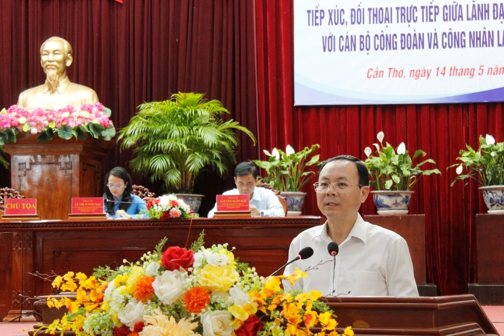 Bí thư Thành ủy Cần Thơ Nguyễn Văn Hiếu phát biểu tại hội nghị. Ảnh: NHẪN NAM lanh-dao-can-tho-doi-thoai-cong-nhan.jpg