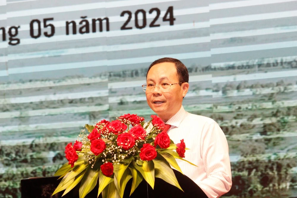 Bí thư Thành ủy Cần Thơ Nguyễn Văn Hiếu phát biểu tại hội thảo. Ảnh: NHẪN NAM bi-thu-nguyen-van-hieu.jpg