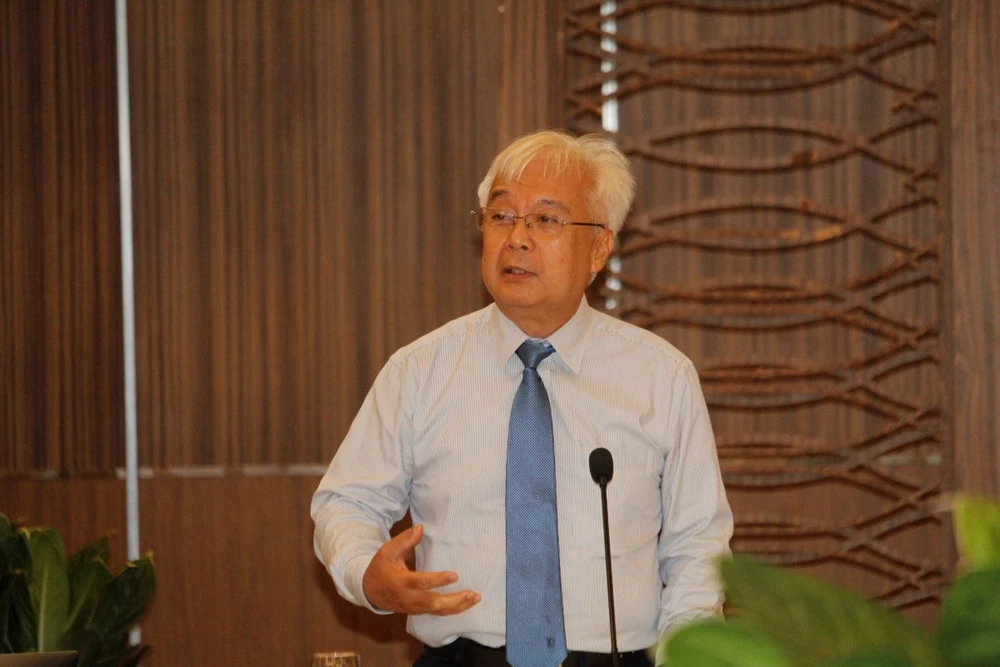 PGS.TS Phan Thanh Bình phát biểu tại hội thảo. Ảnh: NHẪN NAM cap-thiet-bao-ve-dbscl.jpg