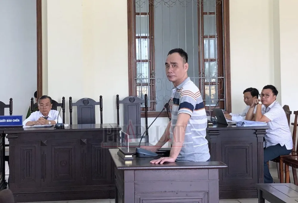 Bị cáo Phước tại tòa ngày 22-5. Ảnh: NHẪN NAM Bị tội giết người từ câu chửi mất mèo.jpg