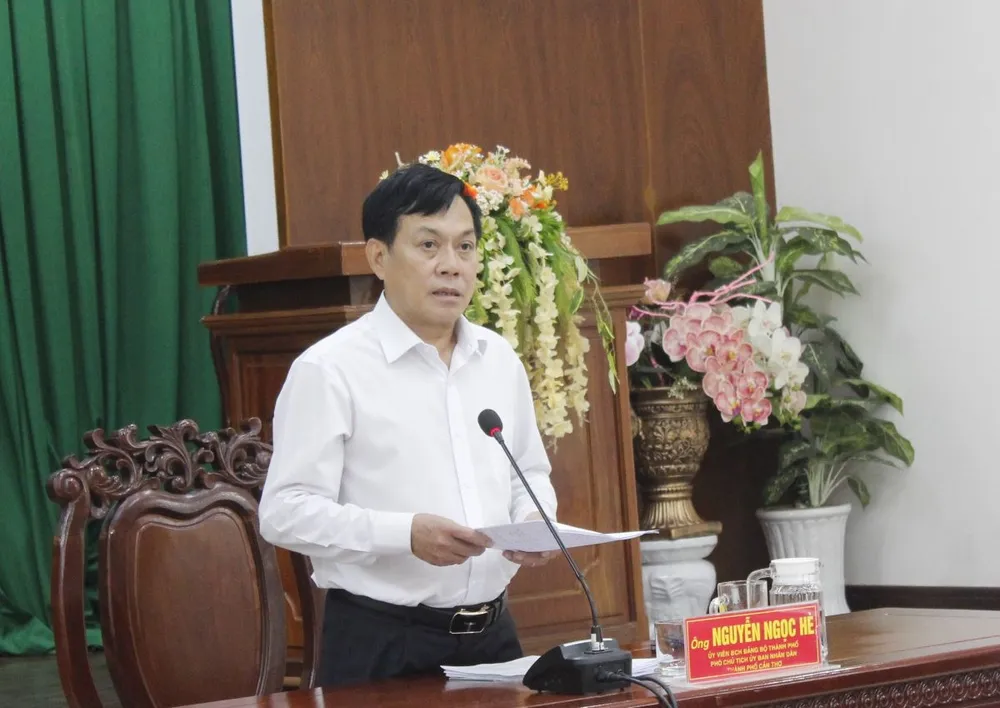 Ông Nguyễn Ngọc Hè, Phó Chủ tịch UBND TP Cần Thơ phát biểu tại buổi giám sát. Ảnh: NHẪN NAM giam-sat-giai-quyet-kien-nghi-cu-tri-4.jpg