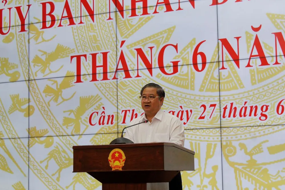 Chủ tịch UBND TP Cần Thơ Trần Việt Trường phát biểu kết luận cuộc họp. Ảnh: NHẪN NAM Chủ tịch UBND TP Cần Thơ Trần Việt Trường