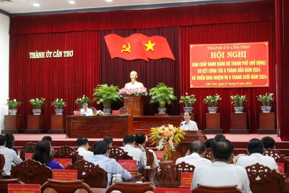 Hội nghị Ban chấp hành Đảng bộ TP Cần Thơ (mở rộng) ngày 27-6. Ảnh: NHẪN NAM hoi-nghi-thanh-uy-can-tho.jpg