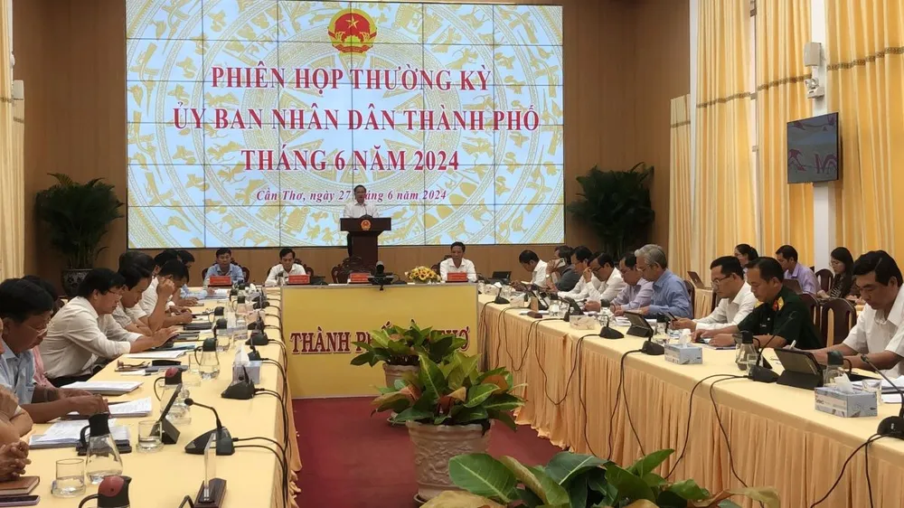 Phiên họp thường kỳ tháng 6 tại UBND TP Cần Thơ. Ảnh: NHẪN NAM ubnd-tp-can-tho.jpg