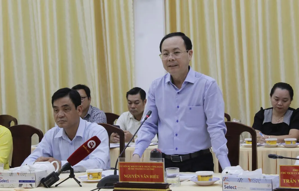 Bí thư Thành ủy Cần Thơ Nguyễn Văn Hiếu phát biểu tại buổi làm việc. Ảnh: NHẪN NAM giam-sat-bat-dong-san-4.jpg