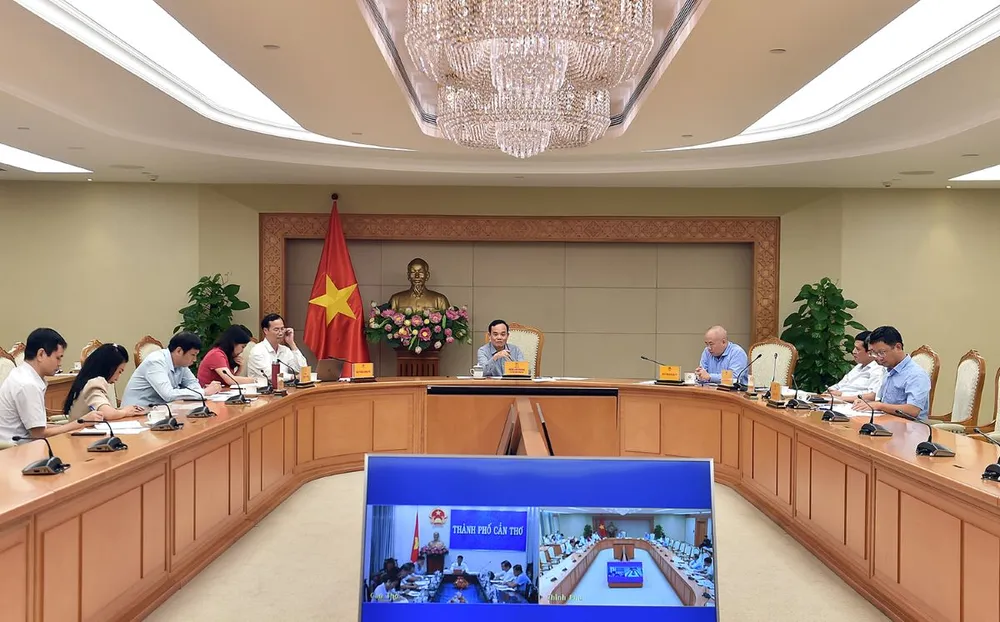Phó Thủ tướng Trần Lưu Quang chủ trì cuộc họp trực tuyến với TP Cần Thơ về tháo gỡ khó khăn cho dự án BV Ung bướu. Ảnh: VGP/Hải Minh Họp về dự án BV Ung bướu TP Cần Thơ