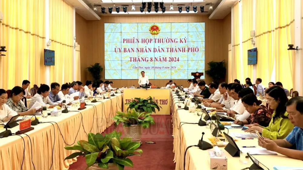 Phiên họp UBND TP Cần Thơ thường kỳ tháng 8. Ảnh: NHẪN NAM ubnd-tp-can-tho-hop-thuong-ky-thang-8-1.jpg