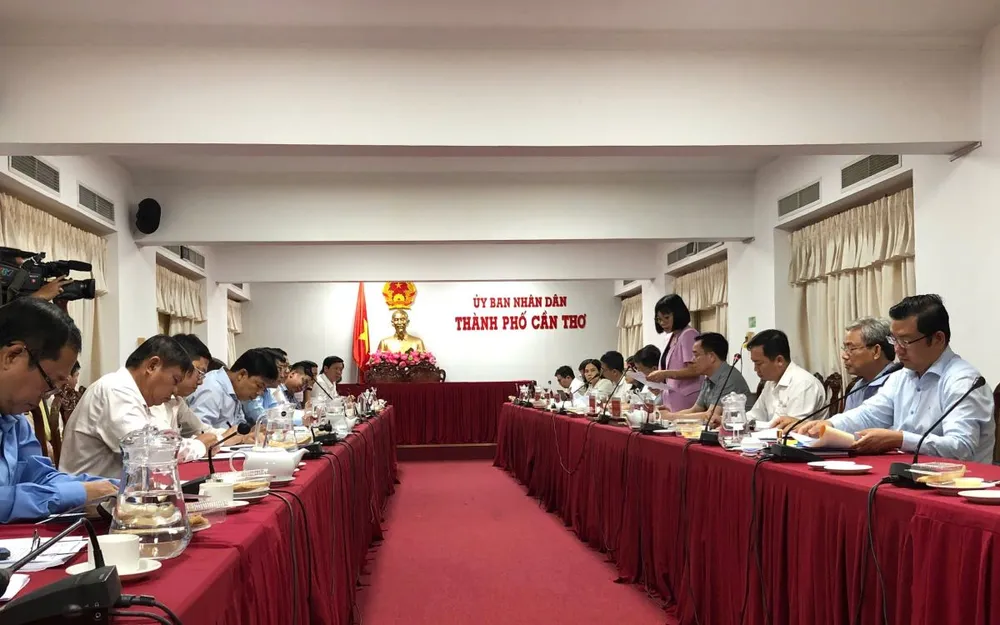 Đoàn khảo sát của Ủy ban Văn hóa – Giáo dục của Quốc hội làm việc với UBND TP Cần Thơ chiều 12-9. Ảnh: NHẪN NAM Đoàn khảo sát của Ủy ban Văn hóa – Giáo dục của Quốc hội làm việc với UBND TP Cần Thơ
