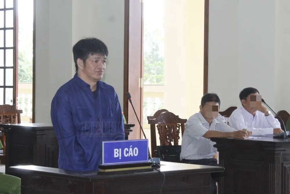 Bị cáo Đương tại tòa sơ thẩm. Ảnh: NHẪN NAM bị cáo mạo nhận ủy quyền của cán bộ, lừa mua bán đất nền 20 tỉ