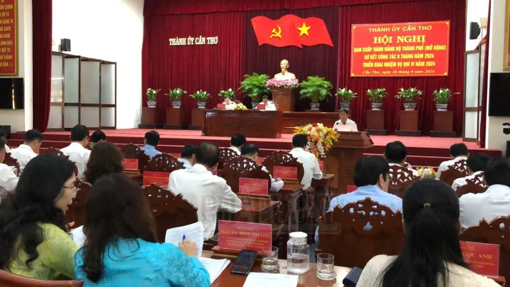 Hội nghị Ban Chấp hành Đảng bộ TP Cần Thơ (mở rộng) ngày 26-9. Ảnh: NHẪN NAM hội nghị thành ủy Cần Thơ