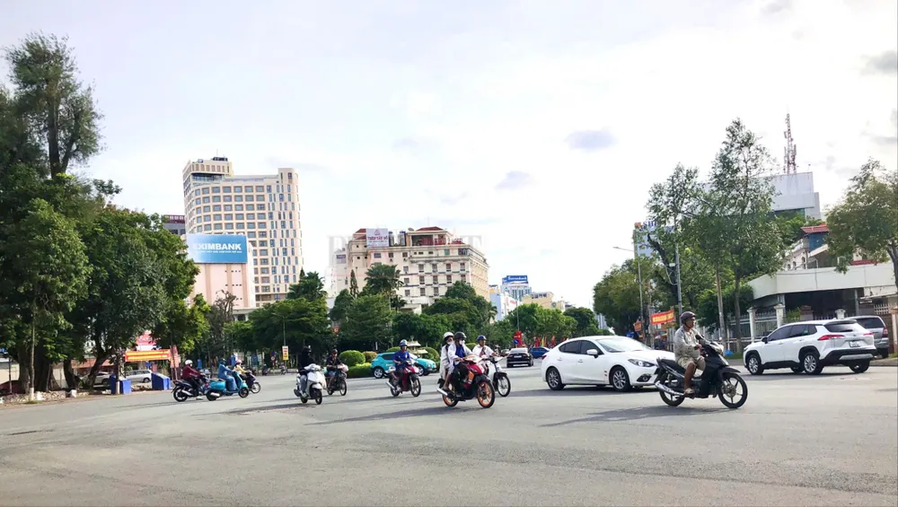 Một góc khu trung tâm TP Cần Thơ. Ảnh: NHẪN NAM Đại lộ Hòa Bình - Trung tâm TP Cần Thơ.