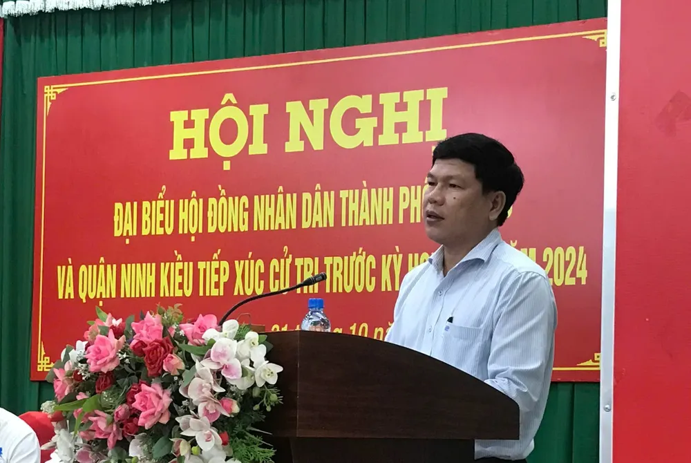 Ông Nguyễn Thái Bảo, Phó Chủ tịch UBND quận Ninh Kiều, TP Cần Thơ trả lời cử tri. Ảnh: NHẪN NAM pct-quan-ninh-kieu-tp-can-tho.jpg
