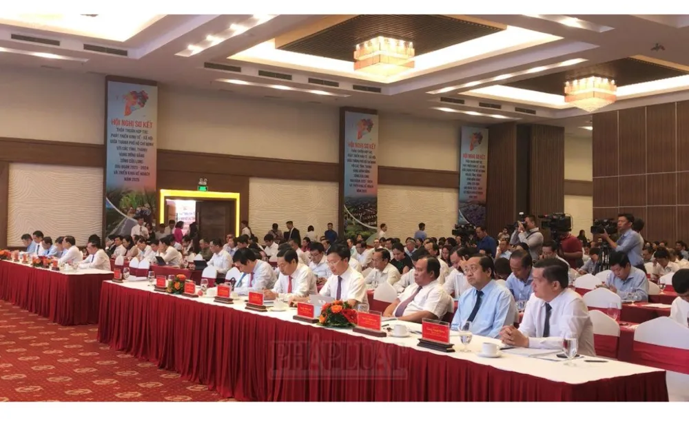 Chủ tịch Phan Văn Mãi chủ trì hội nghị sơ kết thỏa thuận hợp tác phát triển kinh tế xã hội giữa TP.HCM với các tỉnh, thành vùng ĐBSCL giai đoạn 2023-2024