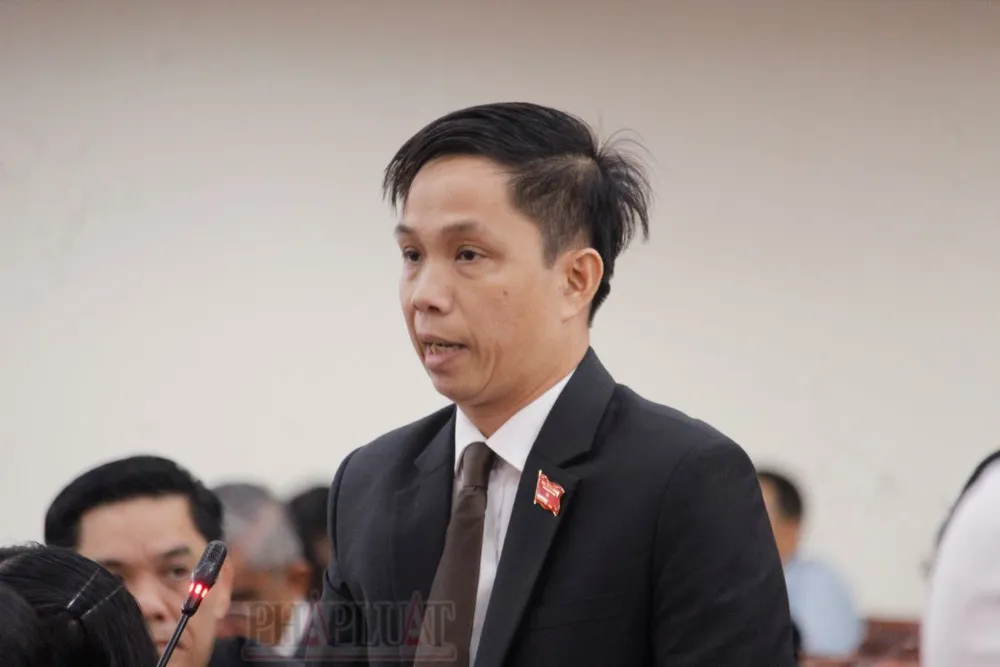 Đại biểu HĐND TP Cần Thơ Trần Văn Đạt nêu câu hỏi chất vấn