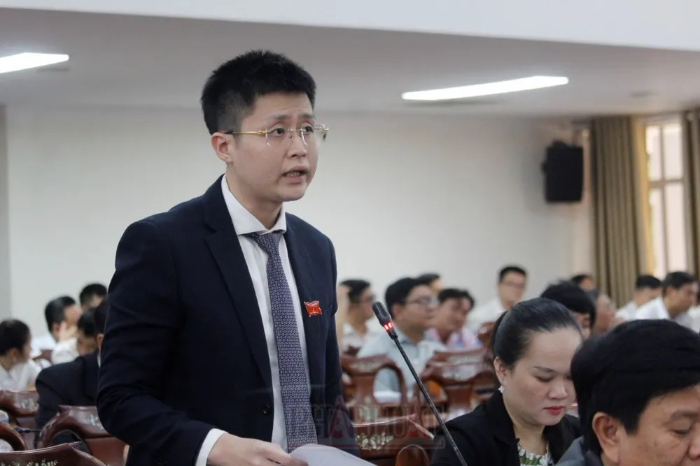 Đại biểu HĐND TP Cần Thơ nêu câu hỏi chất vấn.