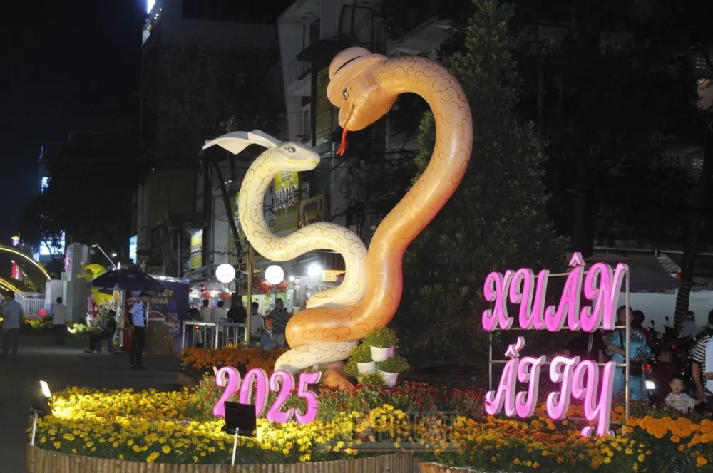 khai-mac-duong-hoa-nghe-thuat-tp-can-tho-1 (1).JPG