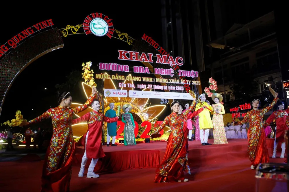 khai-mac-duong-hoa-nghe-thuat-tp-can-tho-1 (8).JPG