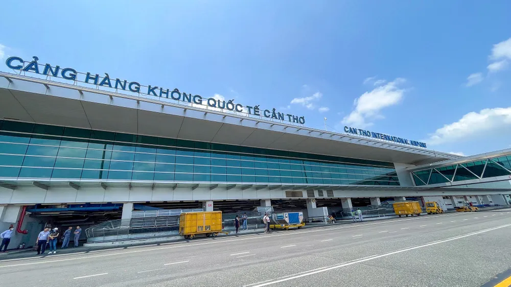 Cảng hàng không quốc tế Cần Thơ là một lợi thế về hạ tầng giao thông của TP Cần Thơ sau sáp nhập. Ảnh: CHÂU ANH san-bay-can-tho.jpg