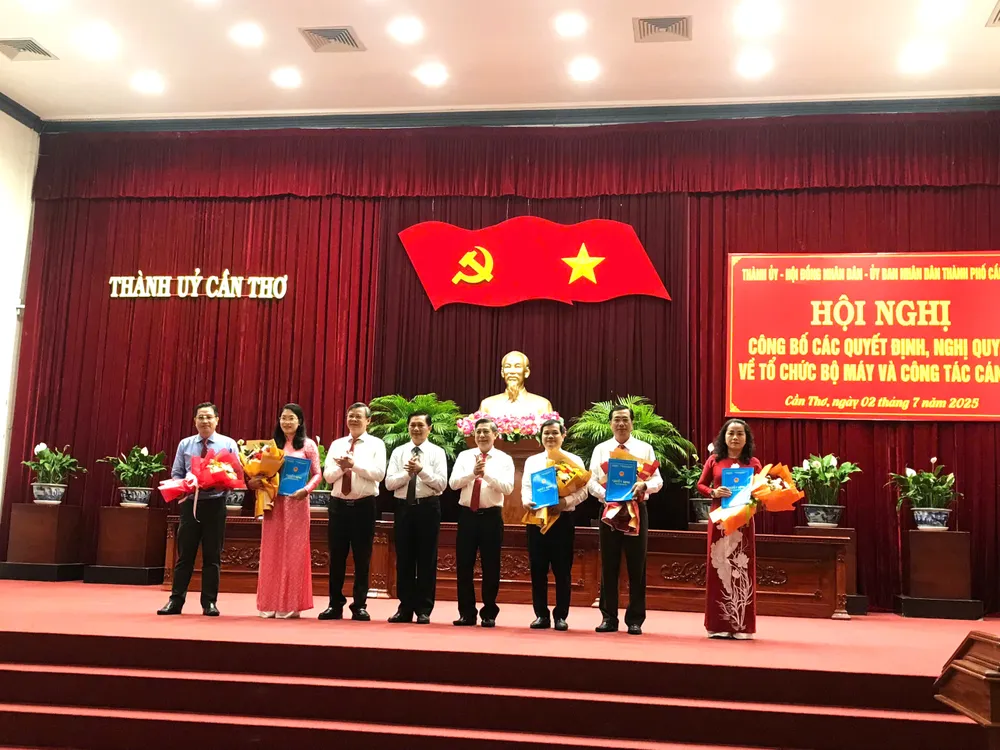 TP Cần Thơ trao quyết định bổ nhiệm