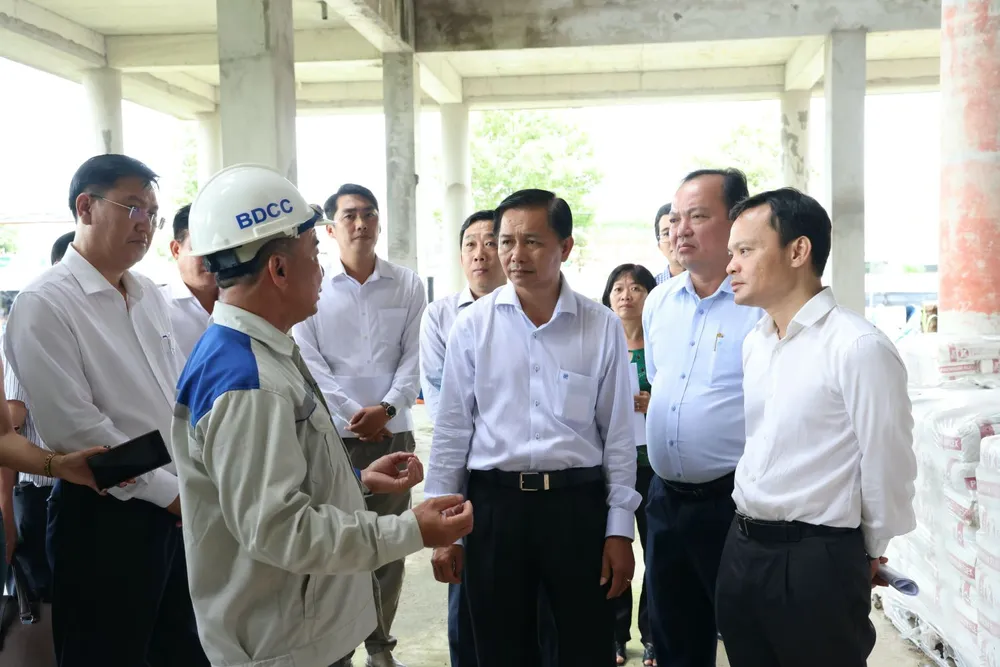 Chủ tịch TP Cần Thơ đi kiểm tra dự án BV Ung bướu 500 giường