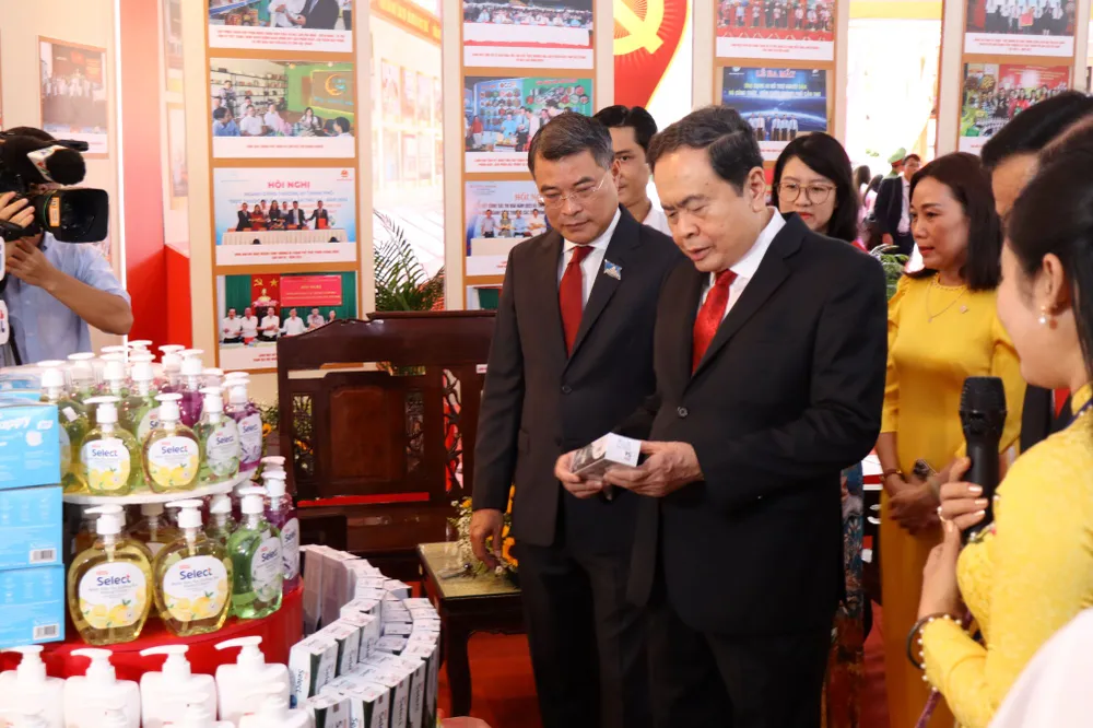 Chủ tịch Quốc hội Trần Thanh Mẫn dự đại hội đảng bộ TP Cần Thơ.