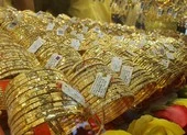 Giá vàng SJC lình xình, nhà đầu tư tiếp tục 'xa bờ' ảnh 1 Giá vàng nhẫn bất ngờ tăng vọt
