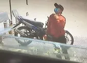 Giá vàng SJC đắt hơn vàng quốc tế gần 5 triệu đồng/lượng ảnh 1 Bắt tại chỗ thanh niên cướp giật tiệm vàng ở Bình Chánh