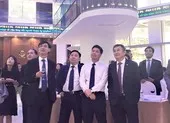 Hàng loạt cổ phiếu lập mặt bằng giá mới ảnh 1 Đằng sau sự thăng hoa của chứng khoán Việt
