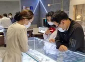Cá mập gom một mạch hơn 25 tấn vàng ảnh 1 Nhà đầu tư vàng lỗ nặng vì trót mua lúc giá lên đỉnh