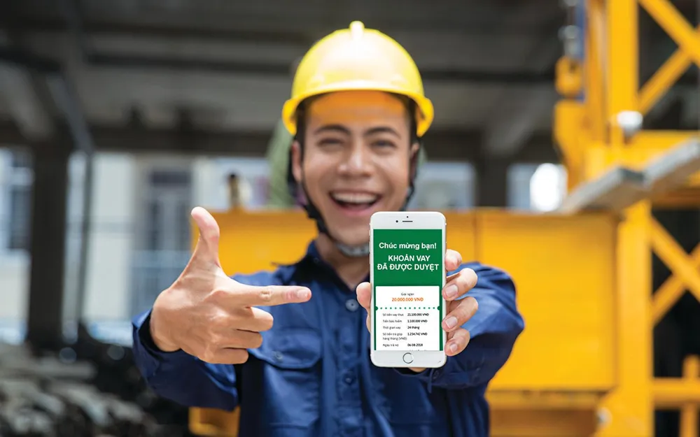 Người vay cần đọc kỹ thông tin về lãi suất, phí, phí phạt trước khi ký hợp đồng vay tiêu dùng