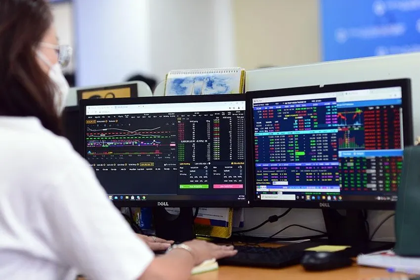 Chuyên gia kỳ vọng dòng tiền của nhà đầu tư cá nhân sẽ dần quay trở lại thị trường chứng khoán. Ảnh minh hoạ Chuyên gia kỳ vọng dòng tiền của nhà đầu tư cá nhân sẽ dần quay trở lại thị trường chứng khoán. Ảnh minh hoạ