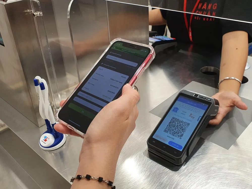 Nhiều khách hàng lựa chọn phương thức thanh toán bằng mã QR thanh-toan-quet-ma-qr.jpg