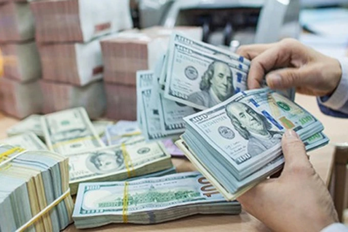 Chênh lệch lãi suất giữa VND-USD liên ngân hàng thu hẹp xuống còn 3 điểm %. gia-usd.jpg