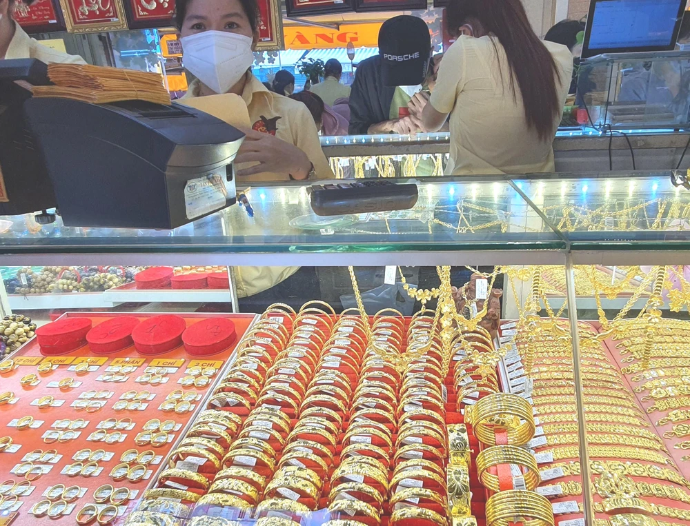 Vàng nhẫn 9999 tạo lập đỉnh mới. Ảnh T.L gia-vang-nhan-9999-bao-nhieu-656-1825.jpg
