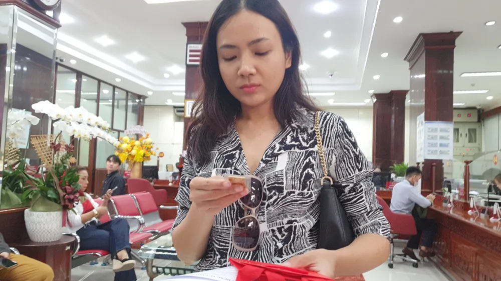 Vàng miếng SJC rớt thê thảm, 'bốc hơi' 10 triệu đồng/lượng