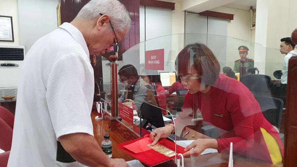 Giá vàng miếng SJC tiếp tục giảm. Ảnh:T.L giá vàng miếng sjc.jpg