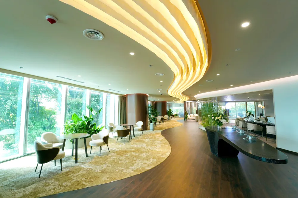 Lần đầu tiên tại Việt Nam vừa xuất hiện một chi nhánh ngân hàng được thiết kế theo mô hình Flagship do VPBank vừa khai trương. Hiện, VPBank đã có kế hoạch mở rộng mô hình này tại Hà Nội, trong tương lai có thể nhân rộng mô hình ra một số tỉnh thành lớn. Tại khu vực châu Á, hiện mới chỉ có một vài chi nhánh Flagship của các ngân hàng lớn khác được triển khai tại Singapore, Hong Kong, Thailand. triển lãm nghệ thuật