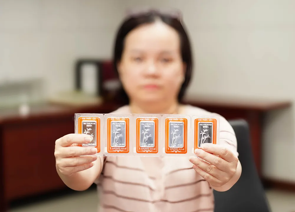 Giá bạc tại thị trường trong nước và quốc tế đồng loạt lập kỷ lục mới