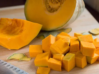 Tác dụng làm đẹp da đáng kinh ngạc của bí đỏ ảnh 1