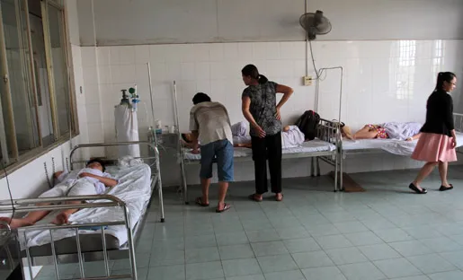 9 học sinh một lớp nhập viện sau khi tiêm Sởi - Rubella ảnh 1